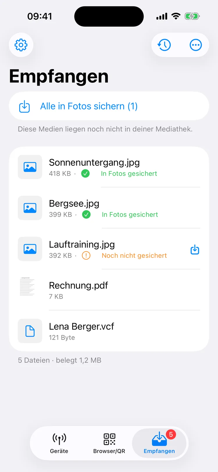 HyperDrop auf dem iPhone: Reiter Empfangen mit fünf Dateien, grünem Vermerk In Fotos gesichert und orangem Vermerk Noch nicht gesichert