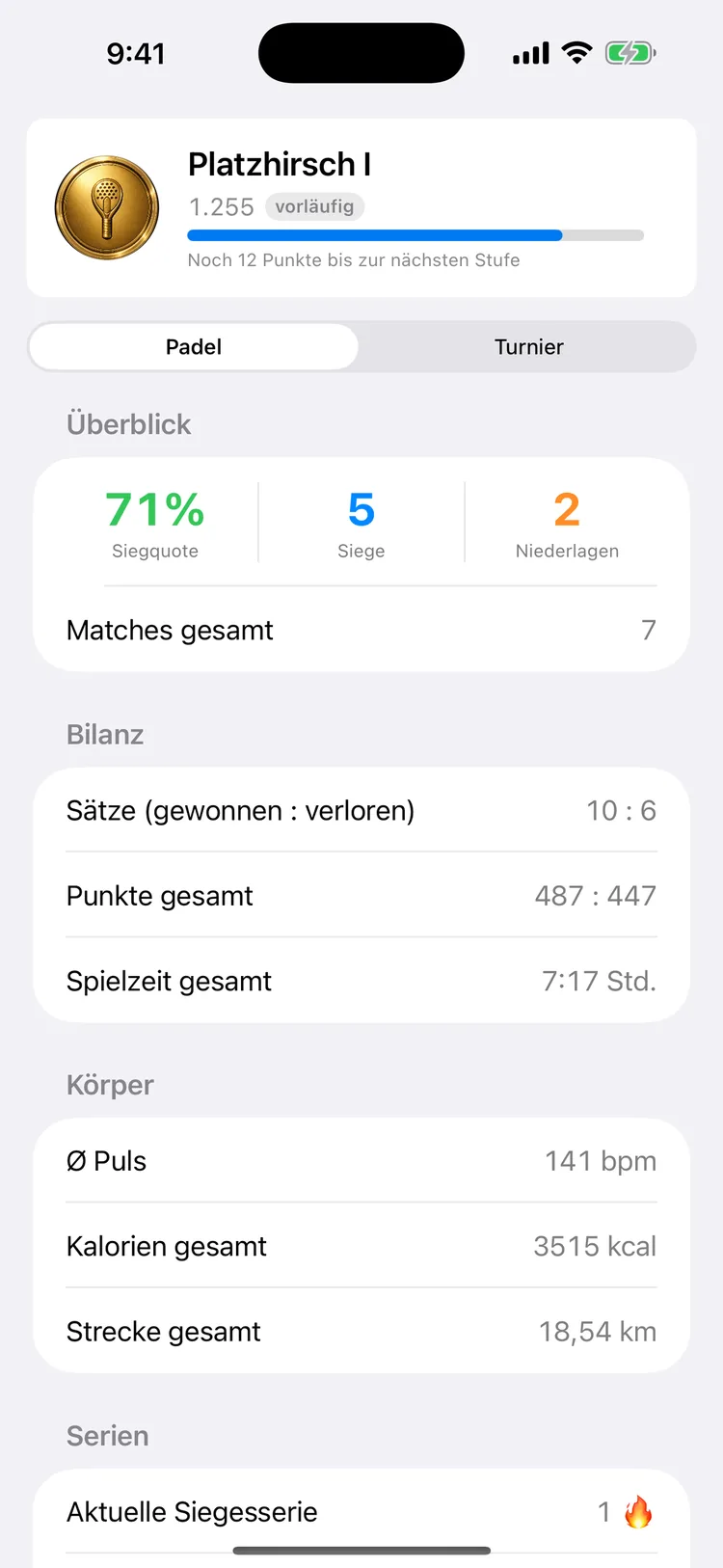 PadelScore auf dem iPhone: Statistik mit Rangabzeichen Platzhirsch, Siegquote, Bilanz aus Sätzen und Punkten sowie Körperwerten