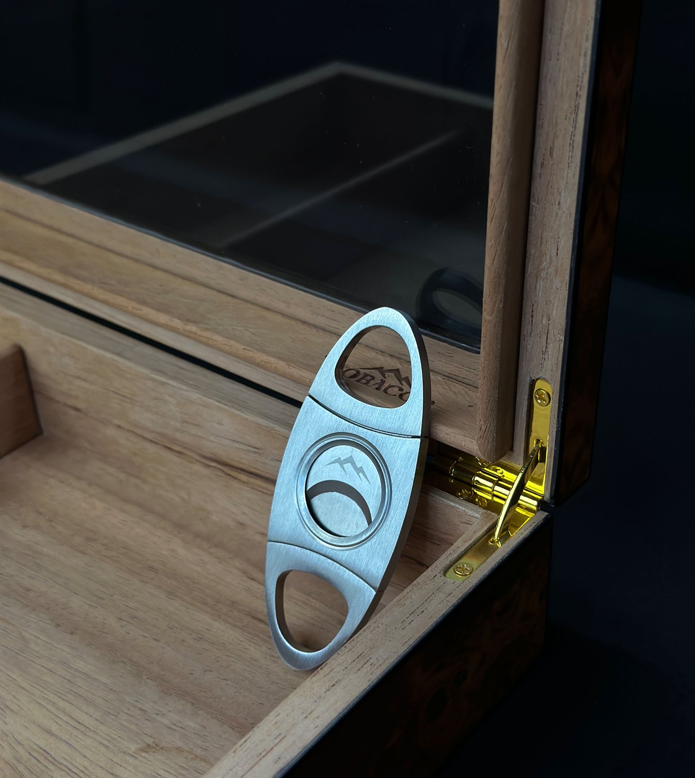 Zigarrenabschneider auf Humidor